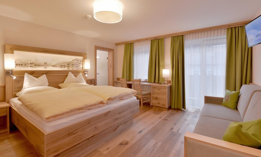 Hotel Garni Tirolerhof Hopfgarten im Brixental Room photo