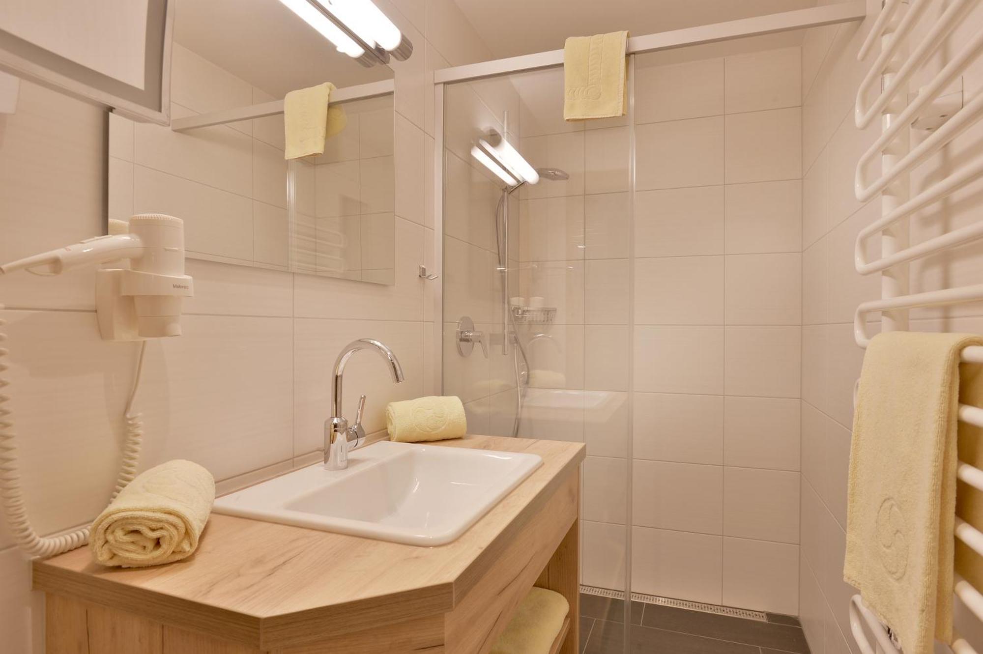 Hotel Garni Tirolerhof Hopfgarten im Brixental Room photo